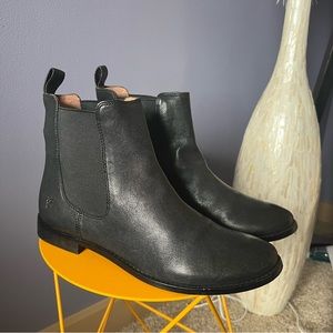 FRYE Chelsea boots size 9